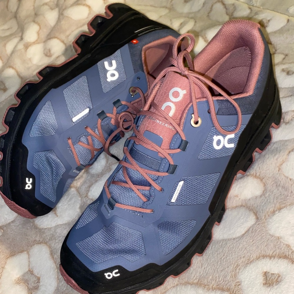 On Cloud running shoes - Women’s - Size 11